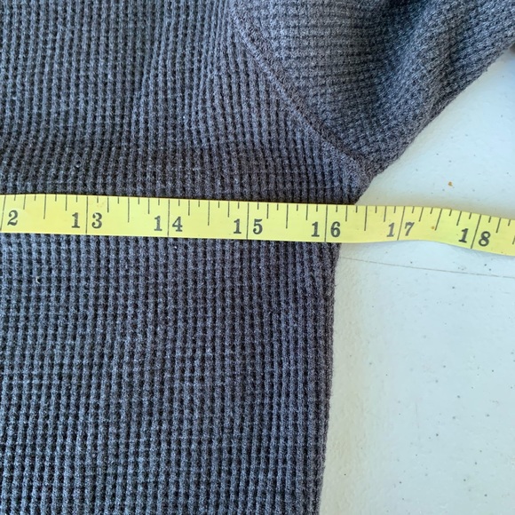 Women's Harley Davidson thermal turtleneck size Medium. - Picture 8 of 8